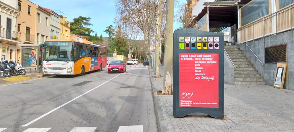 Ecomupi a Vilassar de Dalt amb la publicitat de 2 Tomàquets